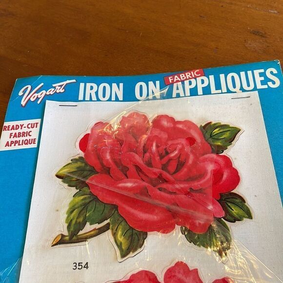 Vtg 1953 Vogart 2 large roses iron on fabric appliqués - Picture 2 of 6